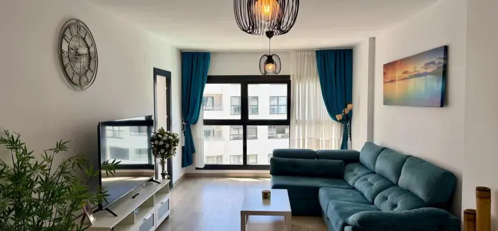 Venta de apartamento en planta media en Estepona 1