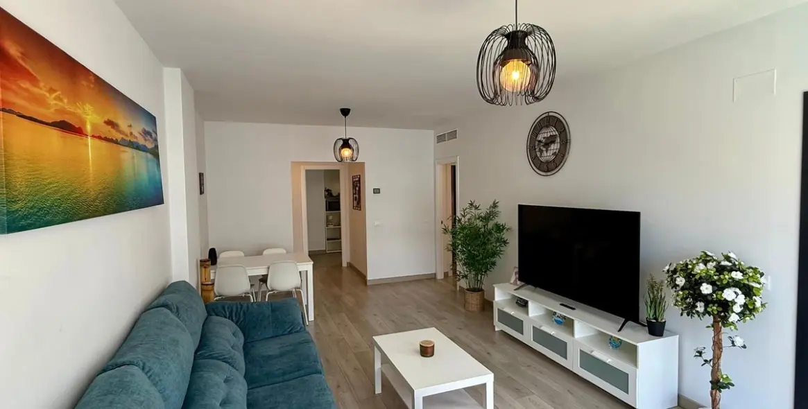 Venta de apartamento en planta media en Estepona 3