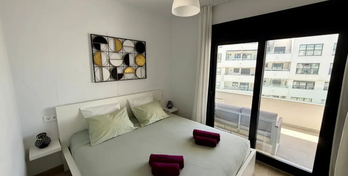 Venta de apartamento en planta media en Estepona 5