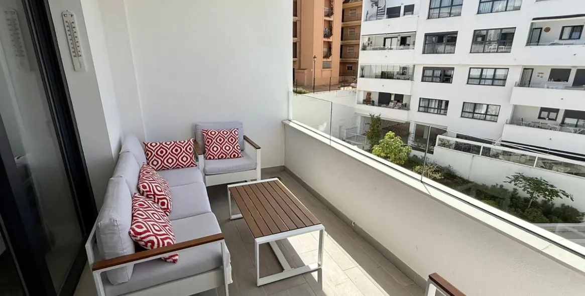Venta de apartamento en planta media en Estepona 9
