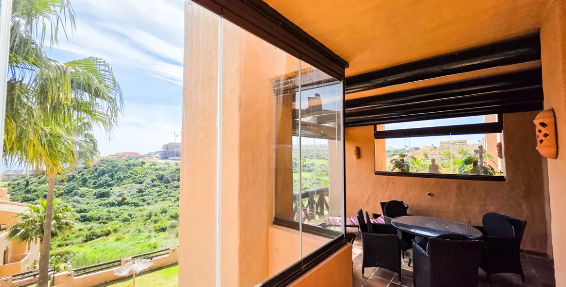Sale of middle floor apartment in La Duquesa 5