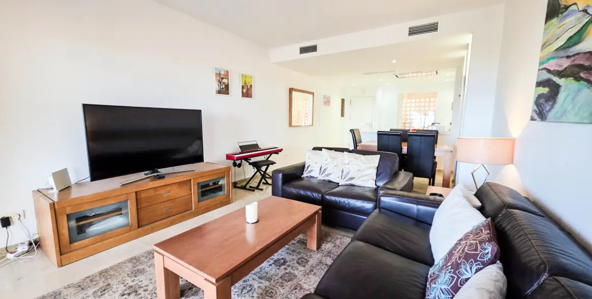 Sale of middle floor apartment in La Duquesa 18