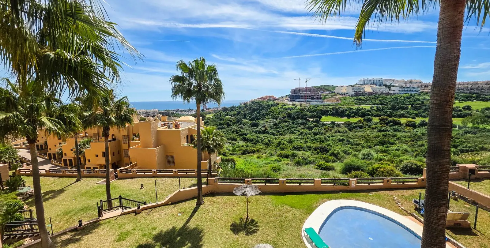 Sale of middle floor apartment in La Duquesa 2