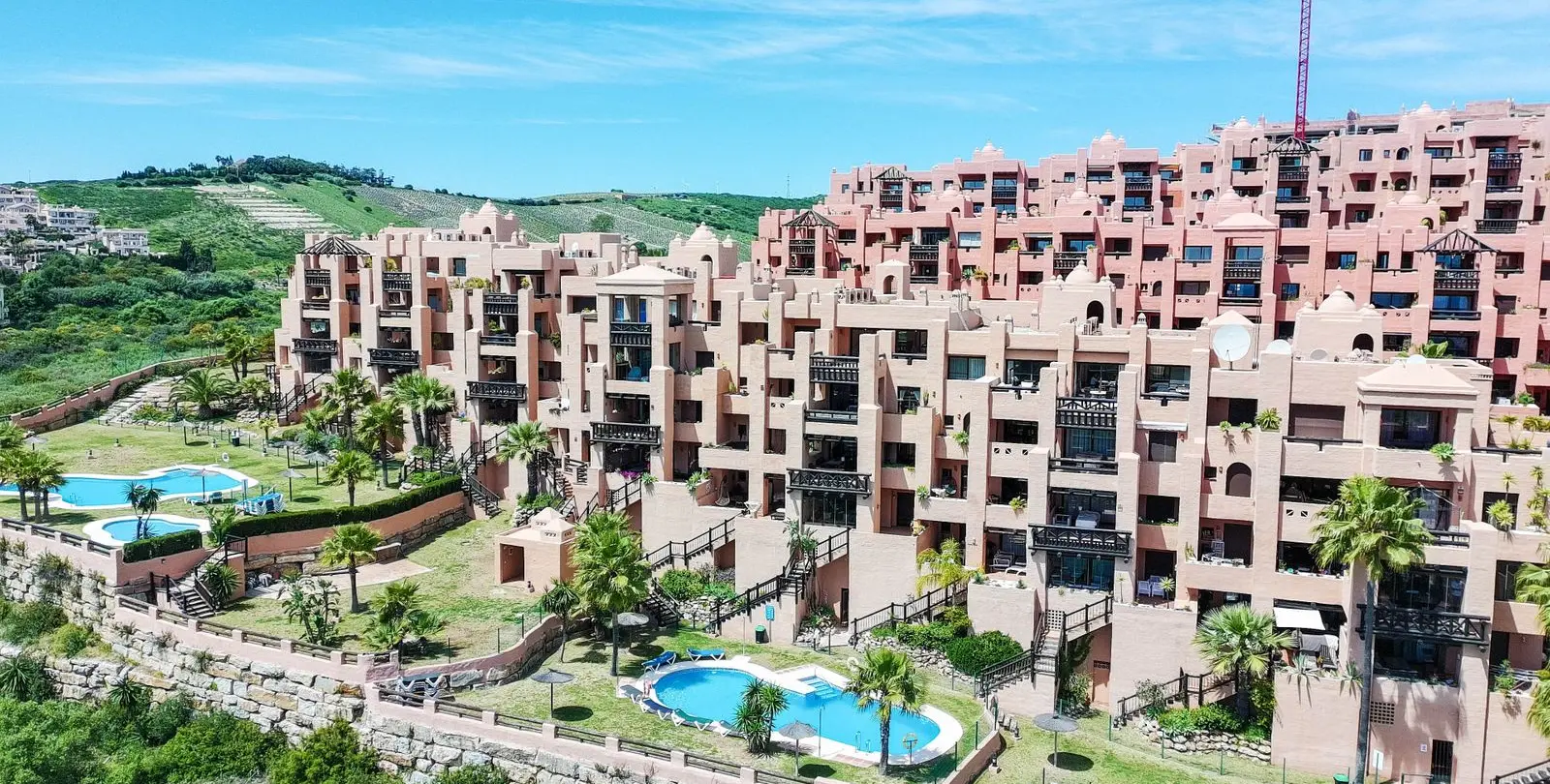 Sale of middle floor apartment in La Duquesa 6