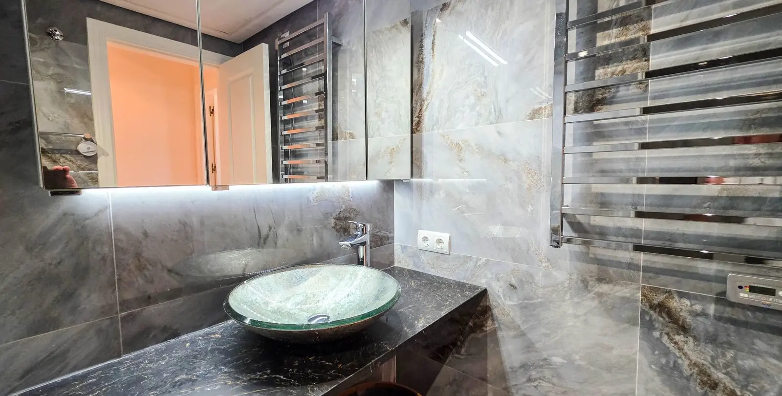 Sale of middle floor apartment in La Duquesa 11