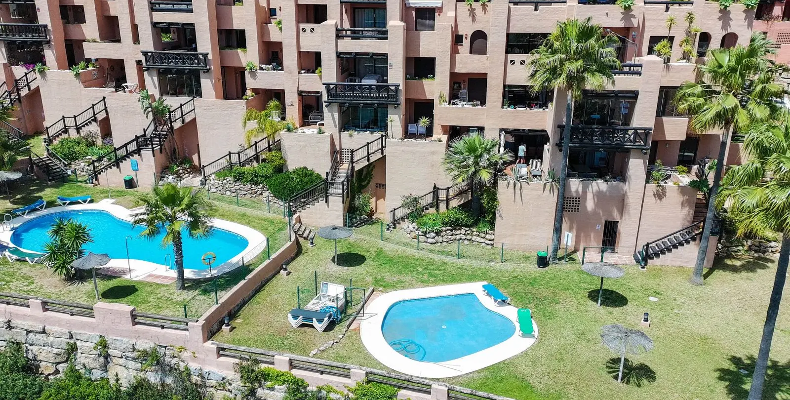 Sale of middle floor apartment in La Duquesa 17