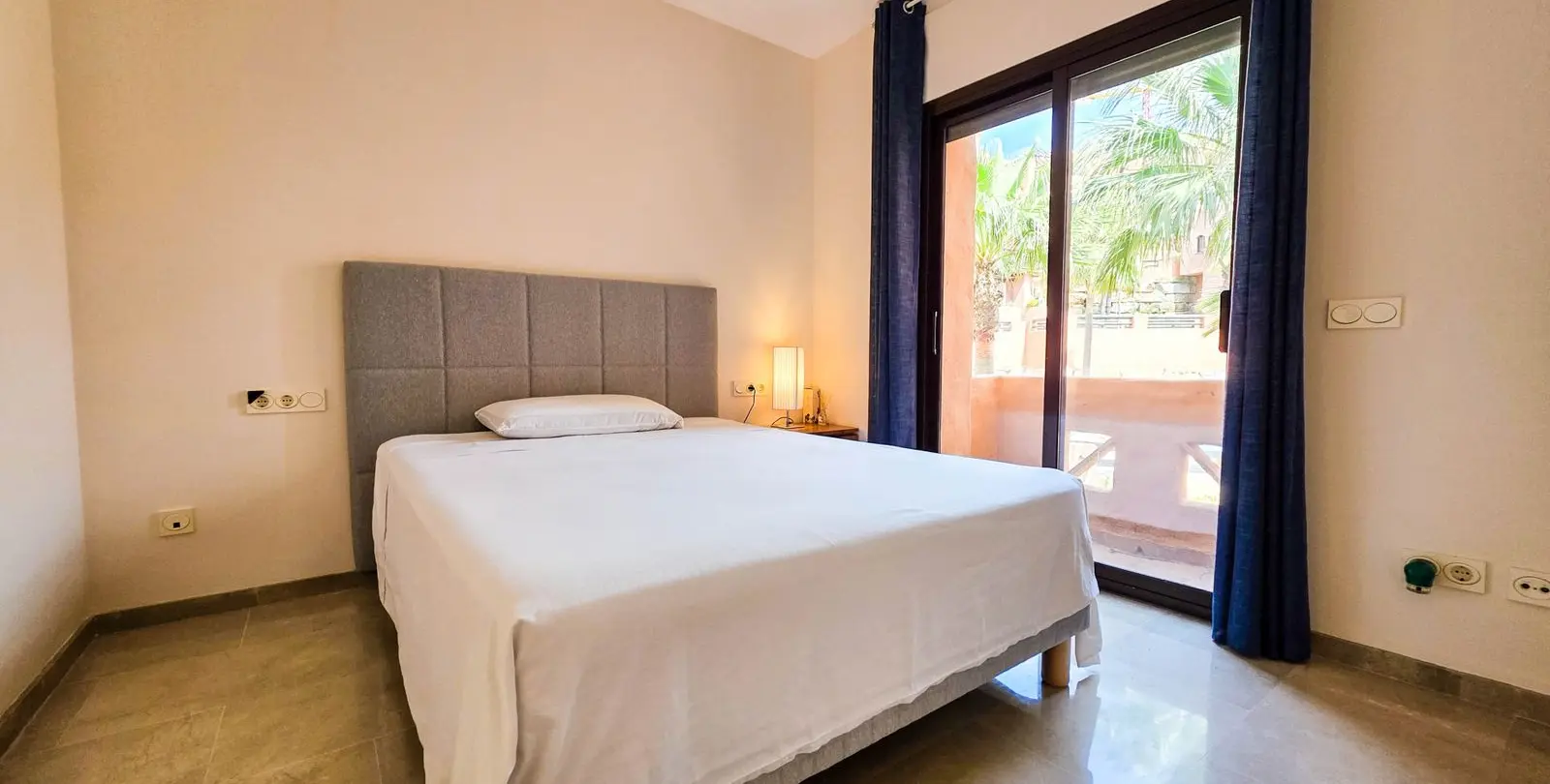 Sale of middle floor apartment in La Duquesa 24