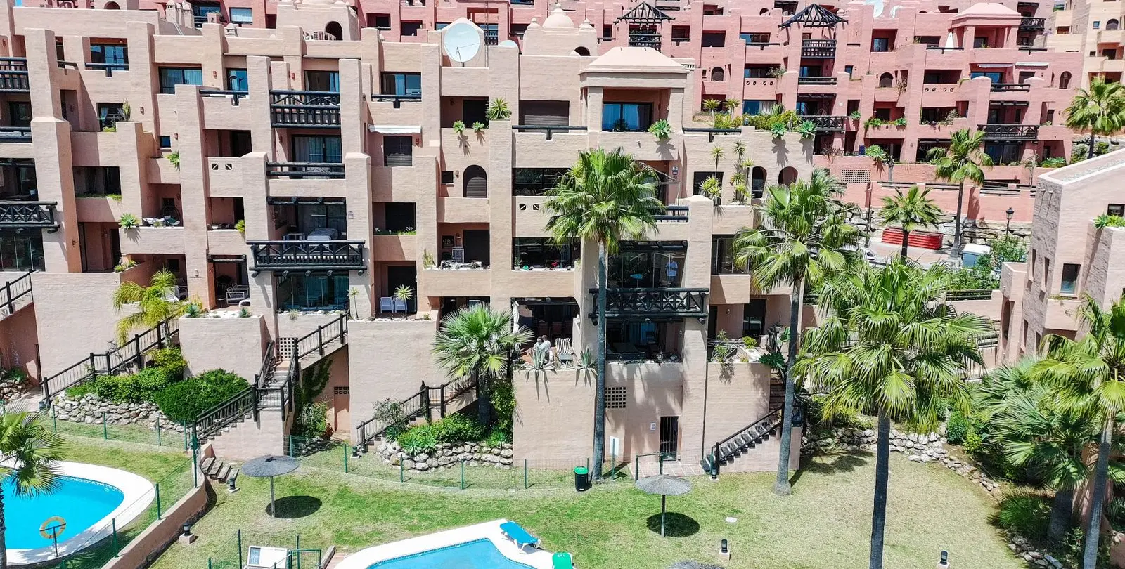 Sale of middle floor apartment in La Duquesa 31