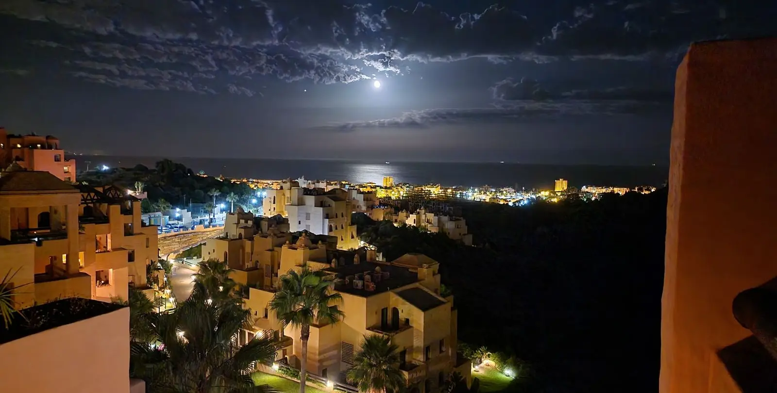 Sale of middle floor apartment in La Duquesa 32