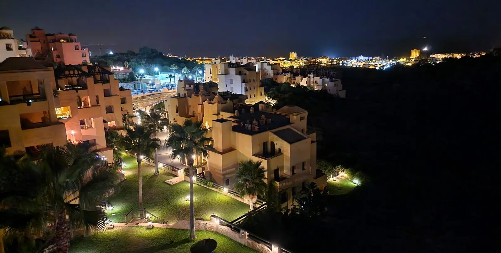 Sale of middle floor apartment in La Duquesa 33