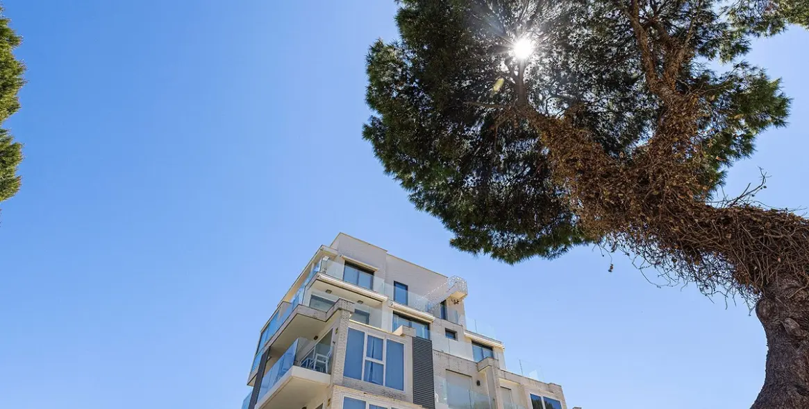 Sale of middle floor apartment in Benalmadena Costa 1