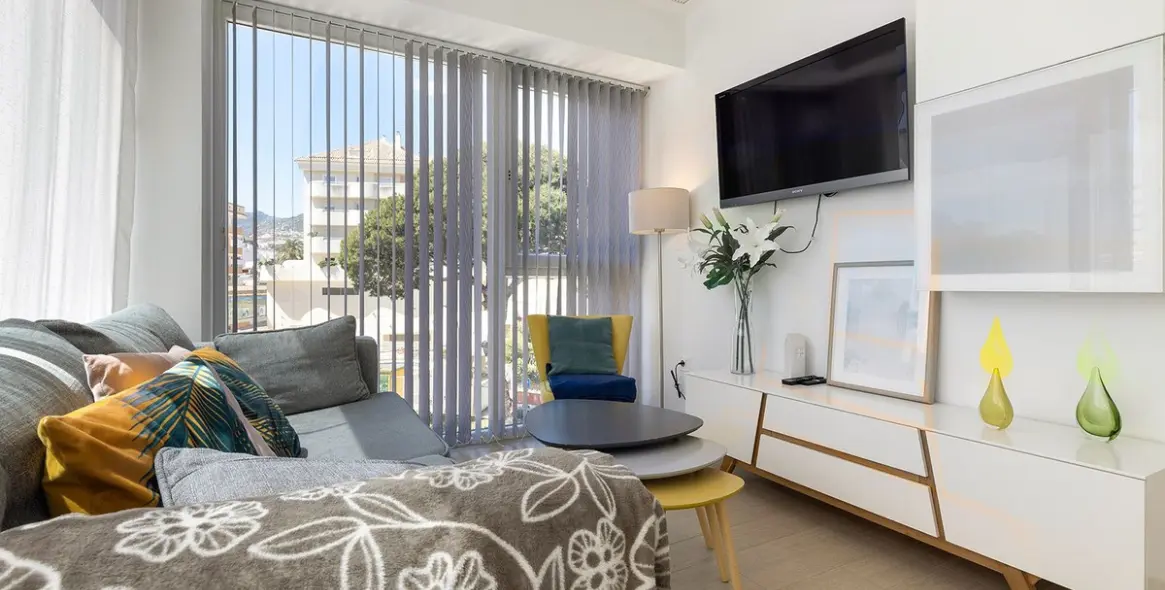 Sale of middle floor apartment in Benalmadena Costa 2