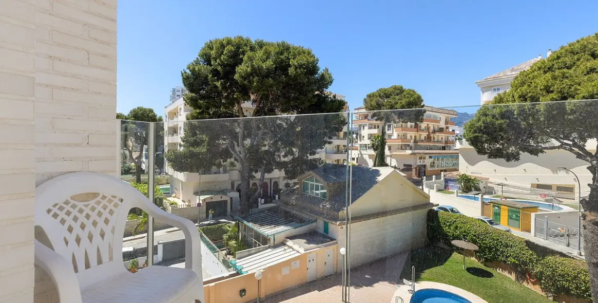 Sale of middle floor apartment in Benalmadena Costa 3