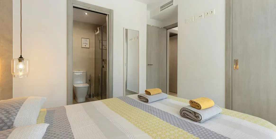 Sale of middle floor apartment in Benalmadena Costa 12