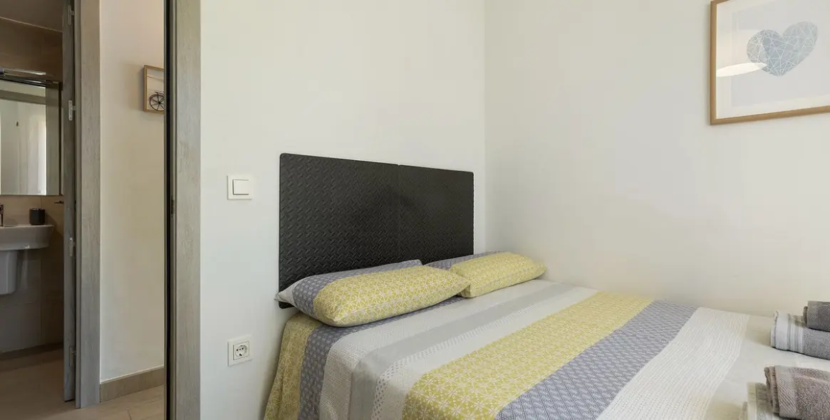 Sale of middle floor apartment in Benalmadena Costa 16