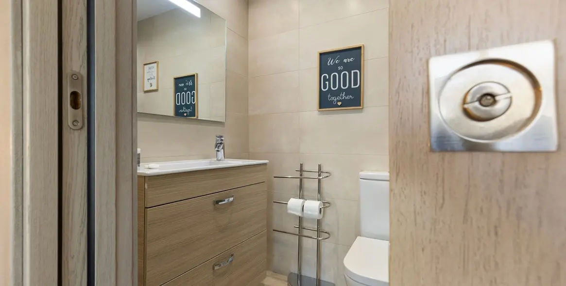 Sale of middle floor apartment in Benalmadena Costa 19