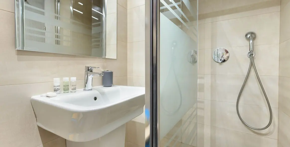 Sale of middle floor apartment in Benalmadena Costa 23