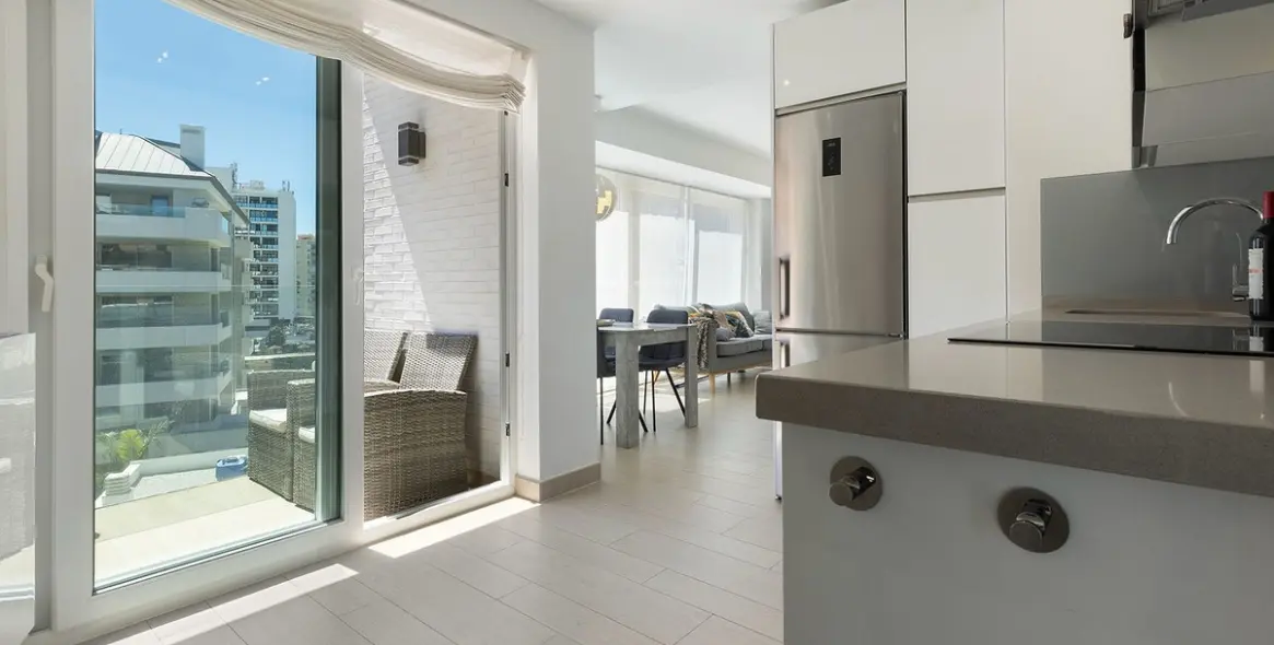 Sale of middle floor apartment in Benalmadena Costa 25