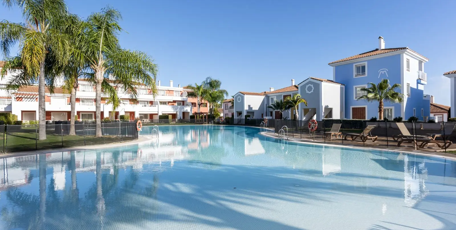 Sale of ground floor apartment in Estepona 1