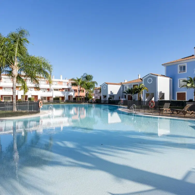 Продажа апартаментов на первом этаже в Estepona