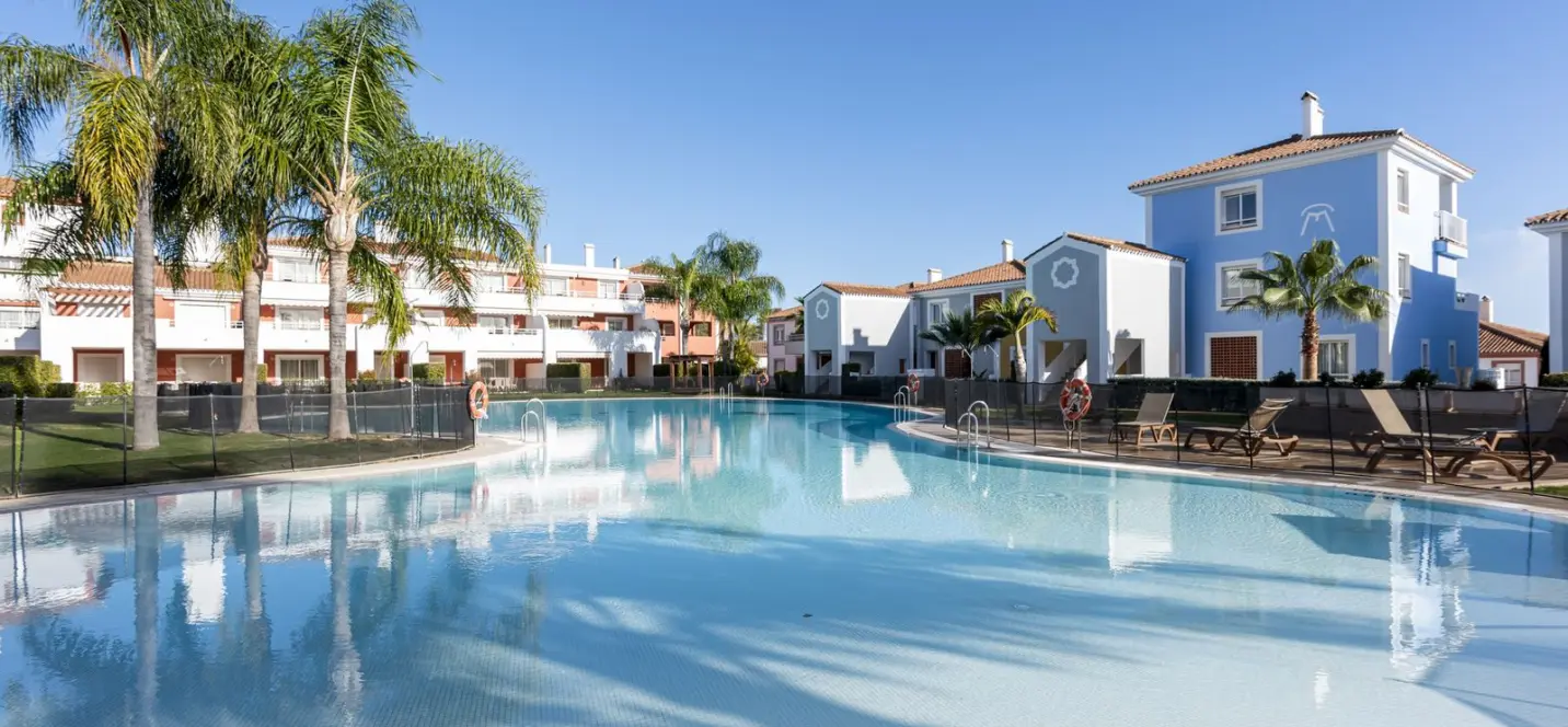 Продажа апартаментов на первом этаже в Estepona 0