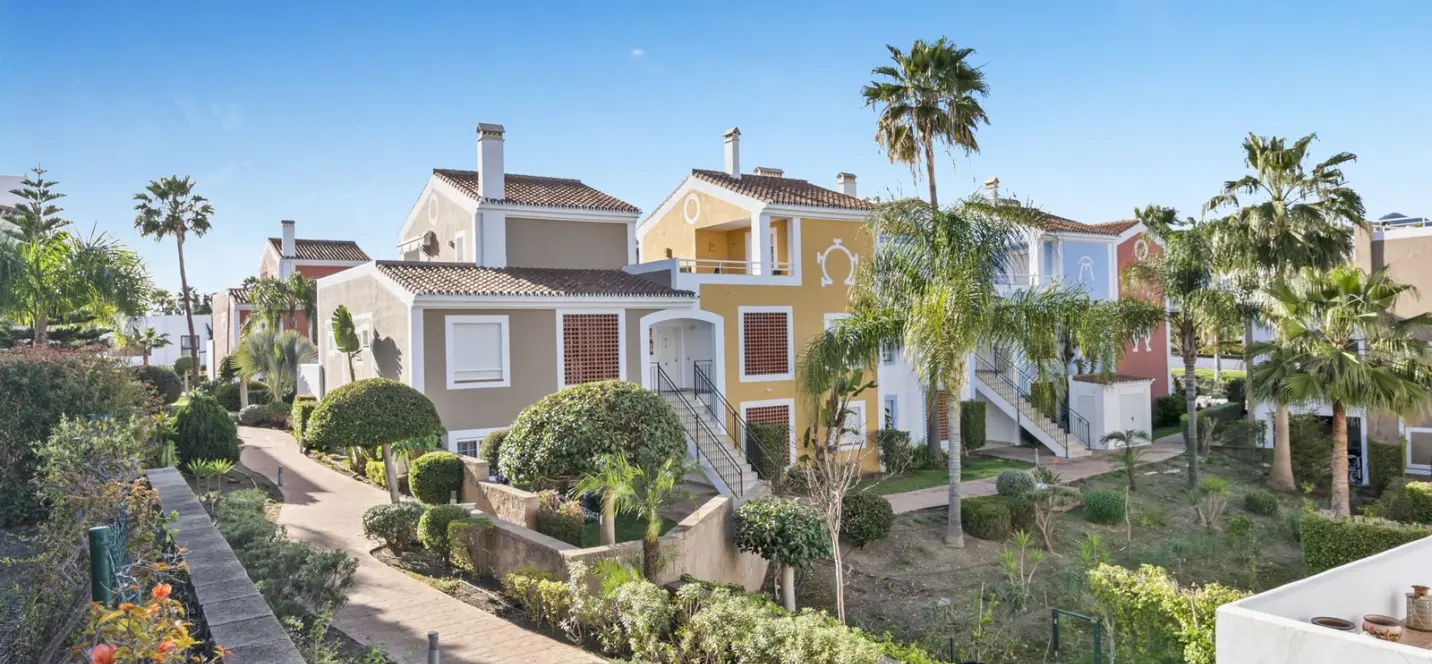Продажа апартаментов на первом этаже в Estepona 2