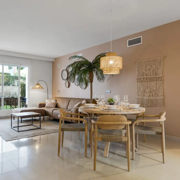 Продажа апартаментов на первом этаже в Estepona