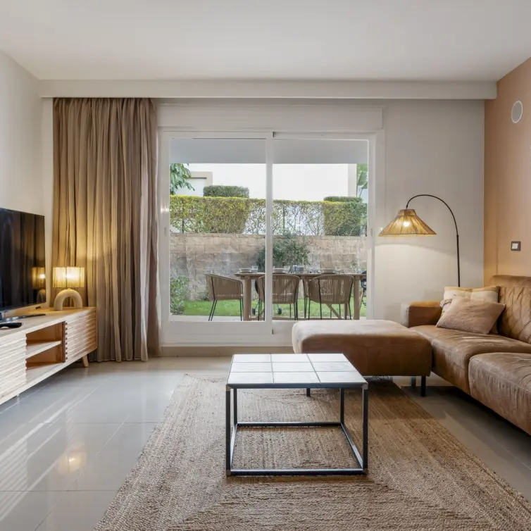 Продажа апартаментов на первом этаже в Estepona