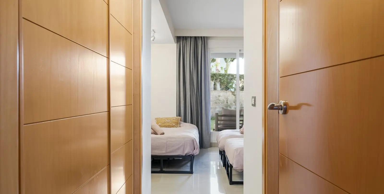 Sale of ground floor apartment in Estepona 14