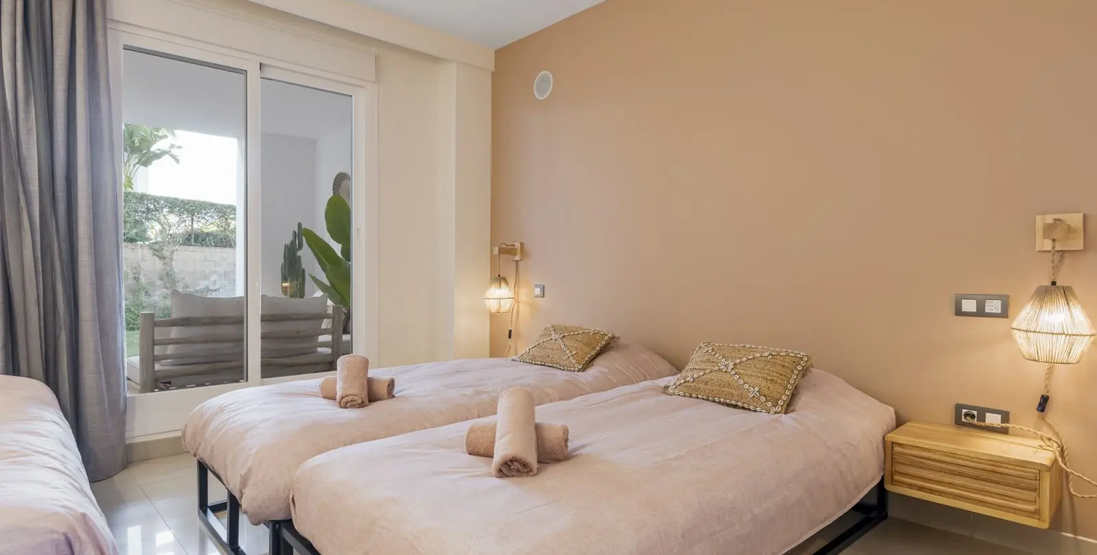 Sale of ground floor apartment in Estepona 17