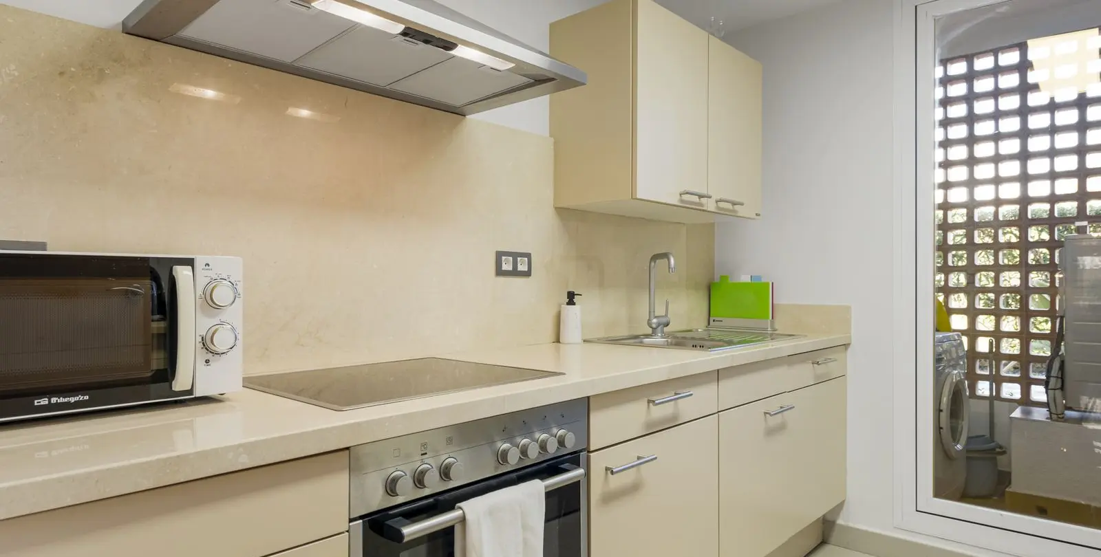Sale of ground floor apartment in Estepona 21