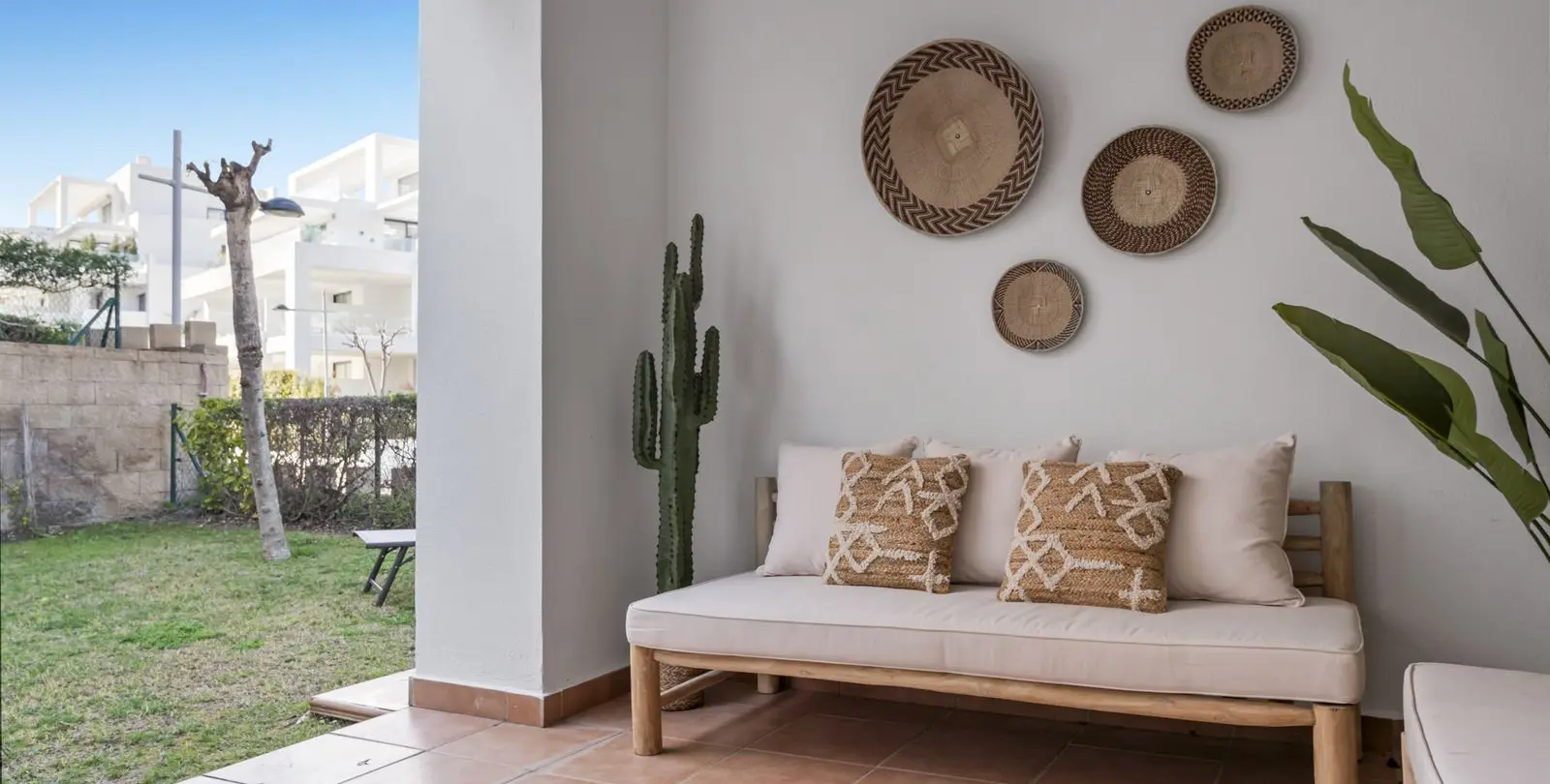 Sale of ground floor apartment in Estepona 28