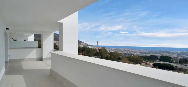 Sale of middle floor apartment in Benalmadena Pueblo 1