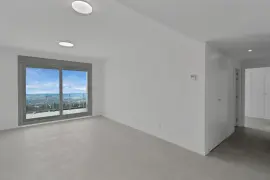 Image 4 thumb