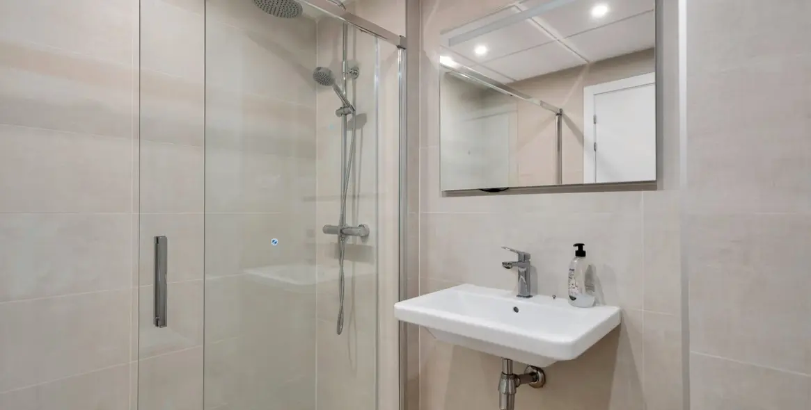 Sale of middle floor apartment in Benalmadena Pueblo 14