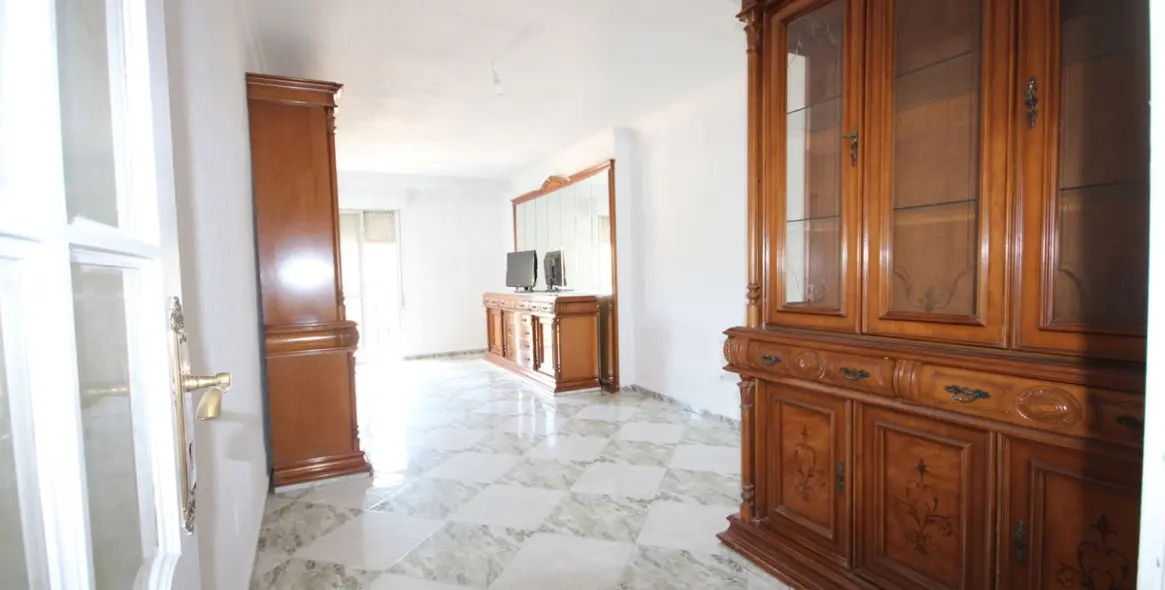 Sale of middle floor apartment in Málaga Centro 2