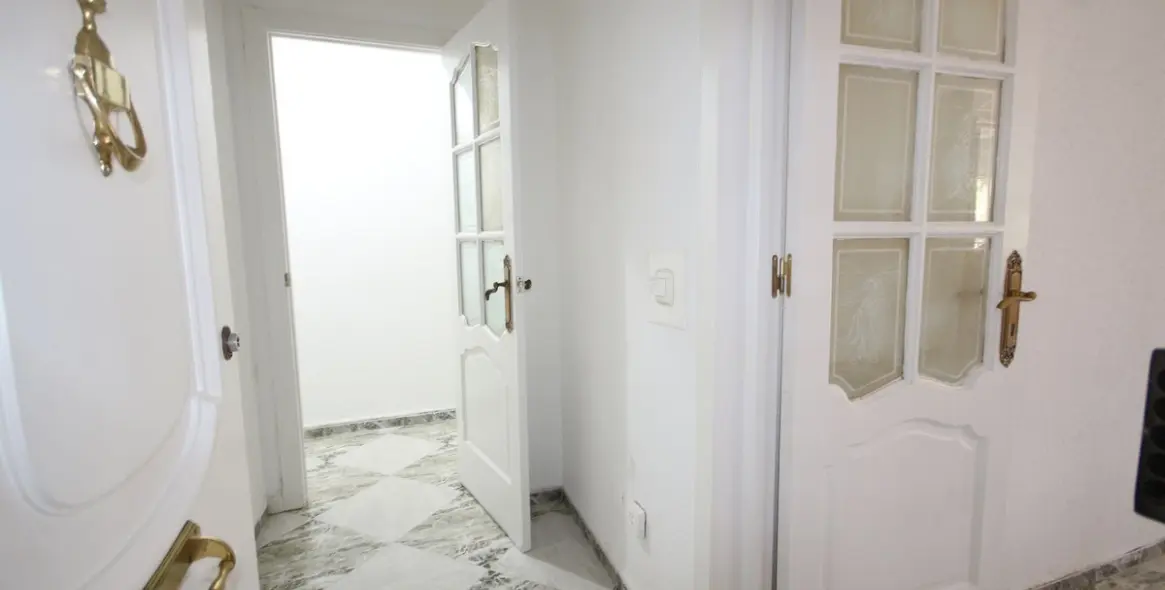 Sale of middle floor apartment in Málaga Centro 7