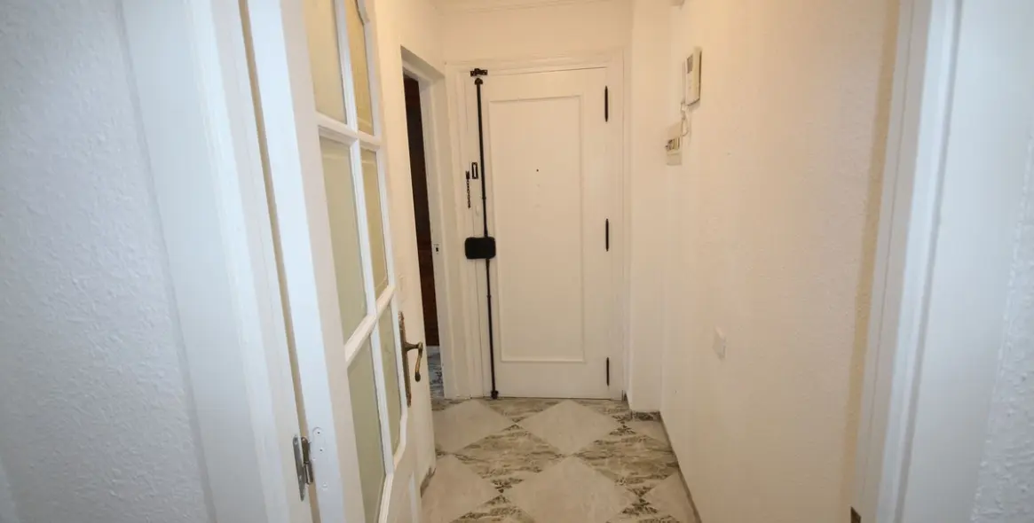 Sale of middle floor apartment in Málaga Centro 8