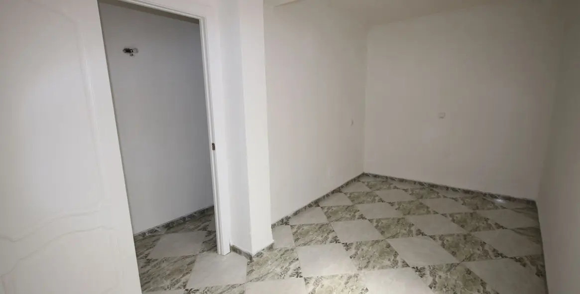 Sale of middle floor apartment in Málaga Centro 14
