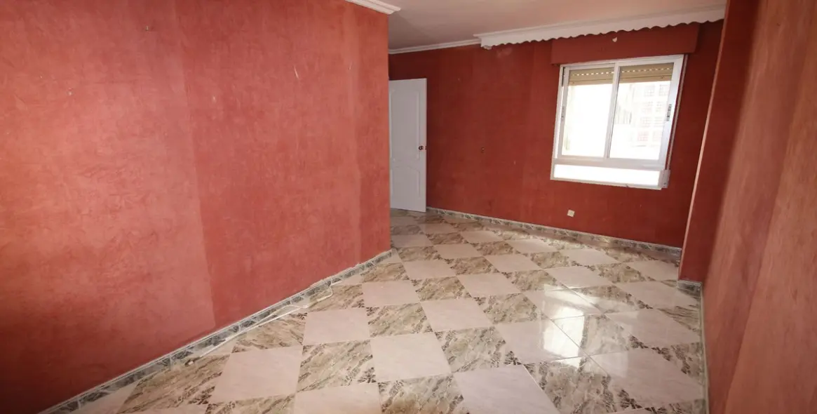 Sale of middle floor apartment in Málaga Centro 15