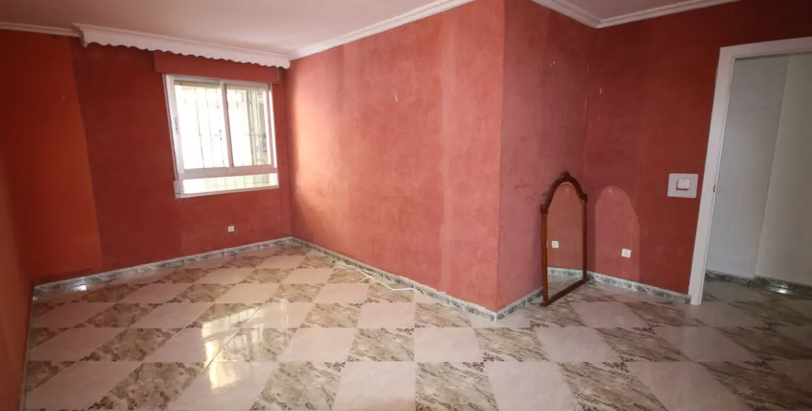Sale of middle floor apartment in Málaga Centro 17