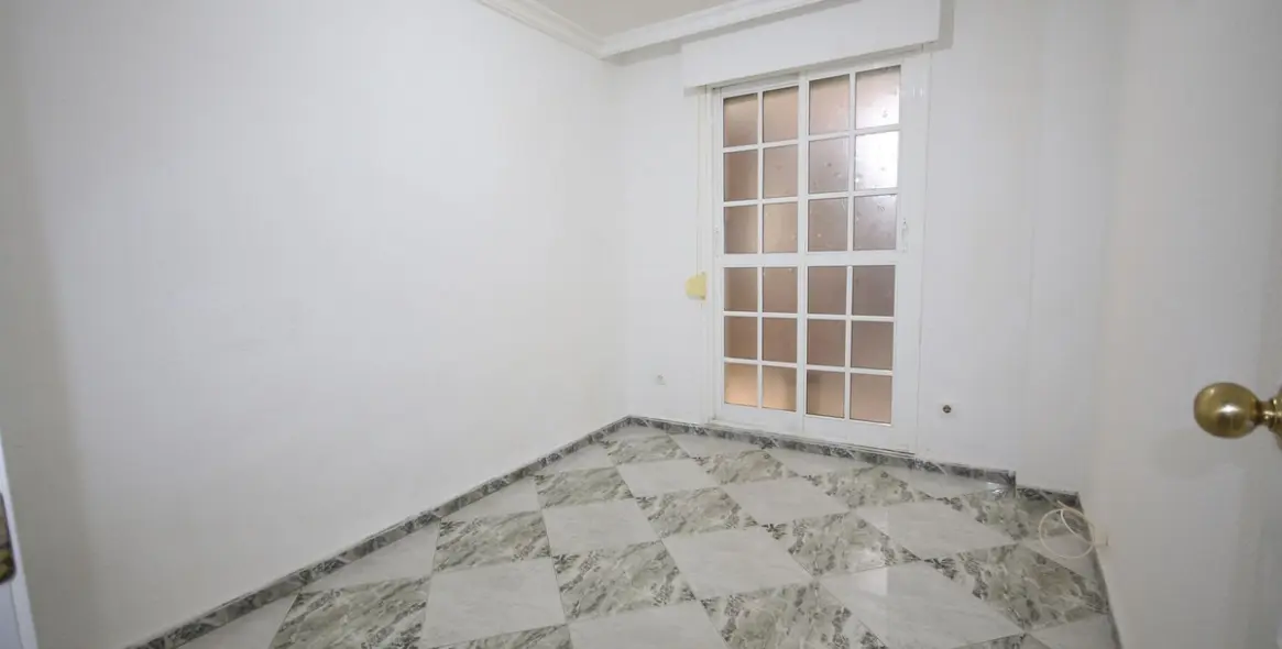 Sale of middle floor apartment in Málaga Centro 18