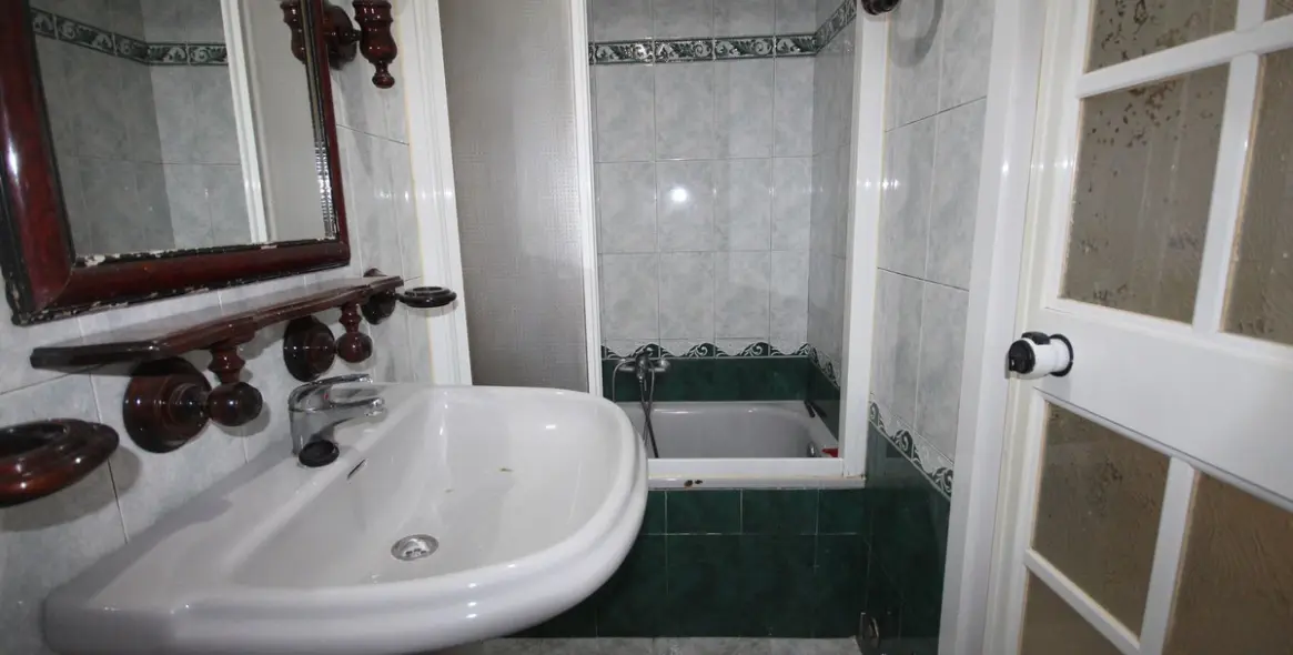 Sale of middle floor apartment in Málaga Centro 19
