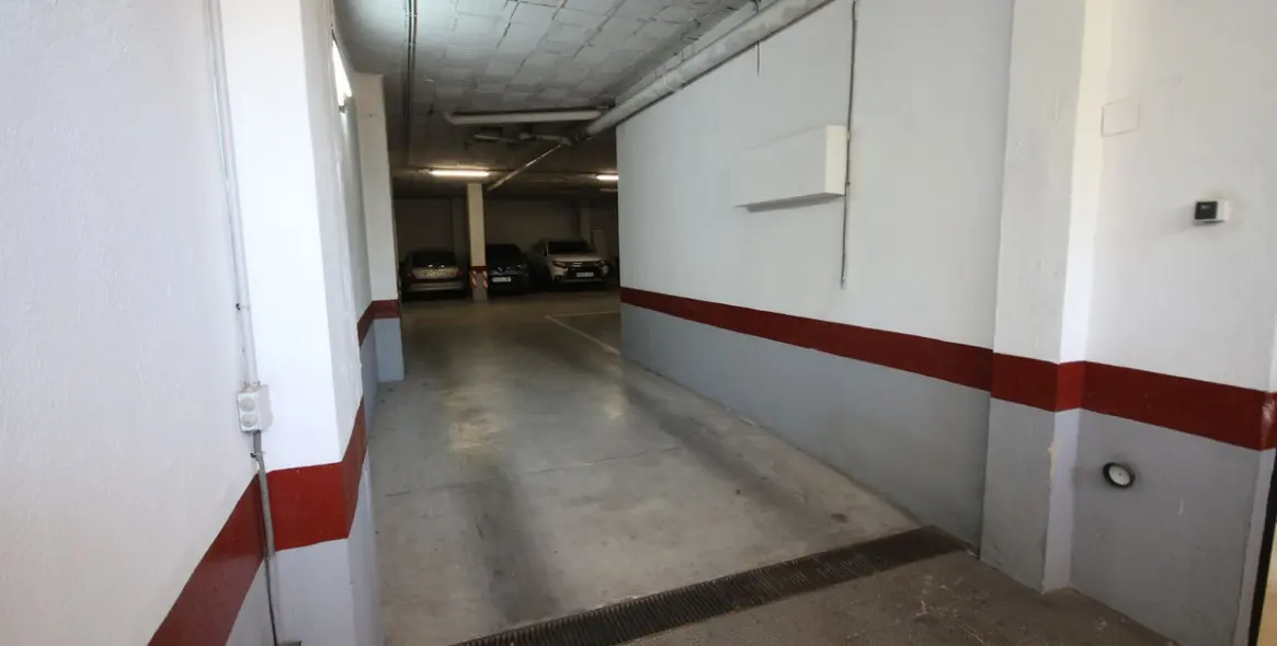 Sale of middle floor apartment in Málaga Centro 28