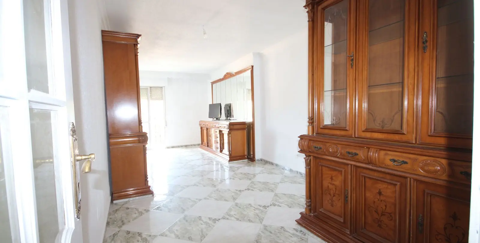 Sale of middle floor apartment in Málaga Centro 2