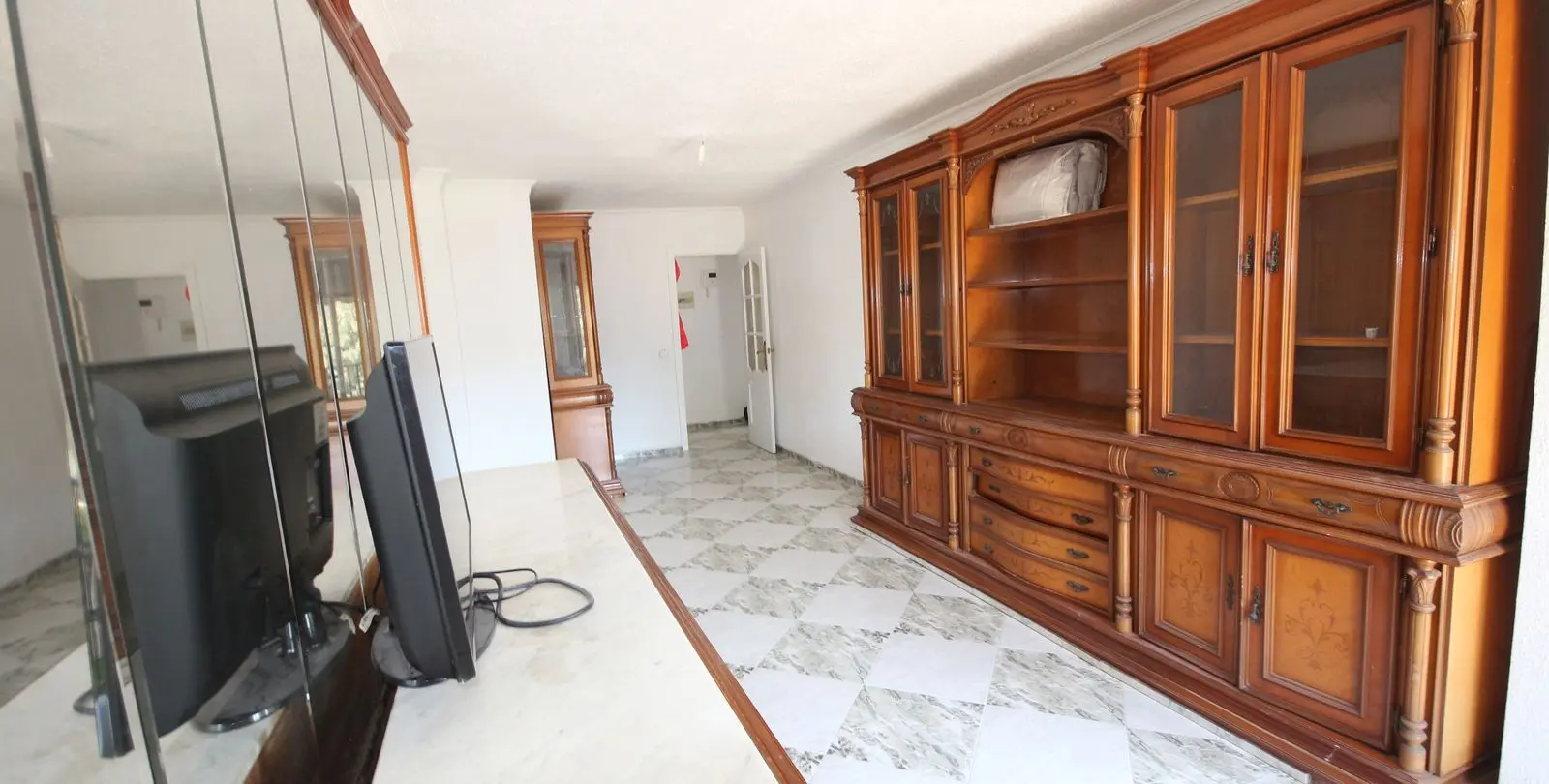 Sale of middle floor apartment in Málaga Centro 4