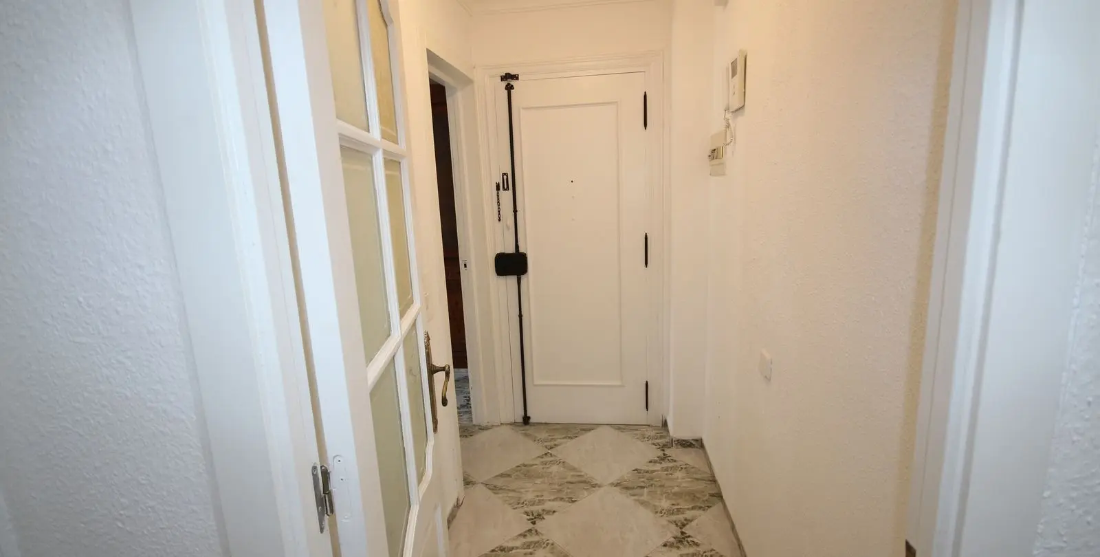 Sale of middle floor apartment in Málaga Centro 8