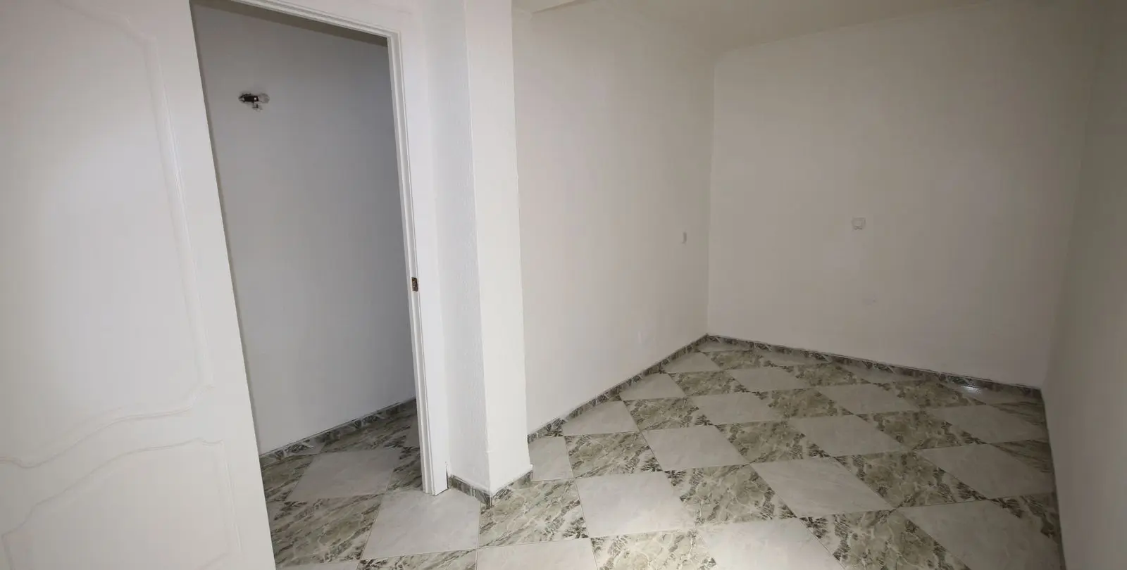 Sale of middle floor apartment in Málaga Centro 14