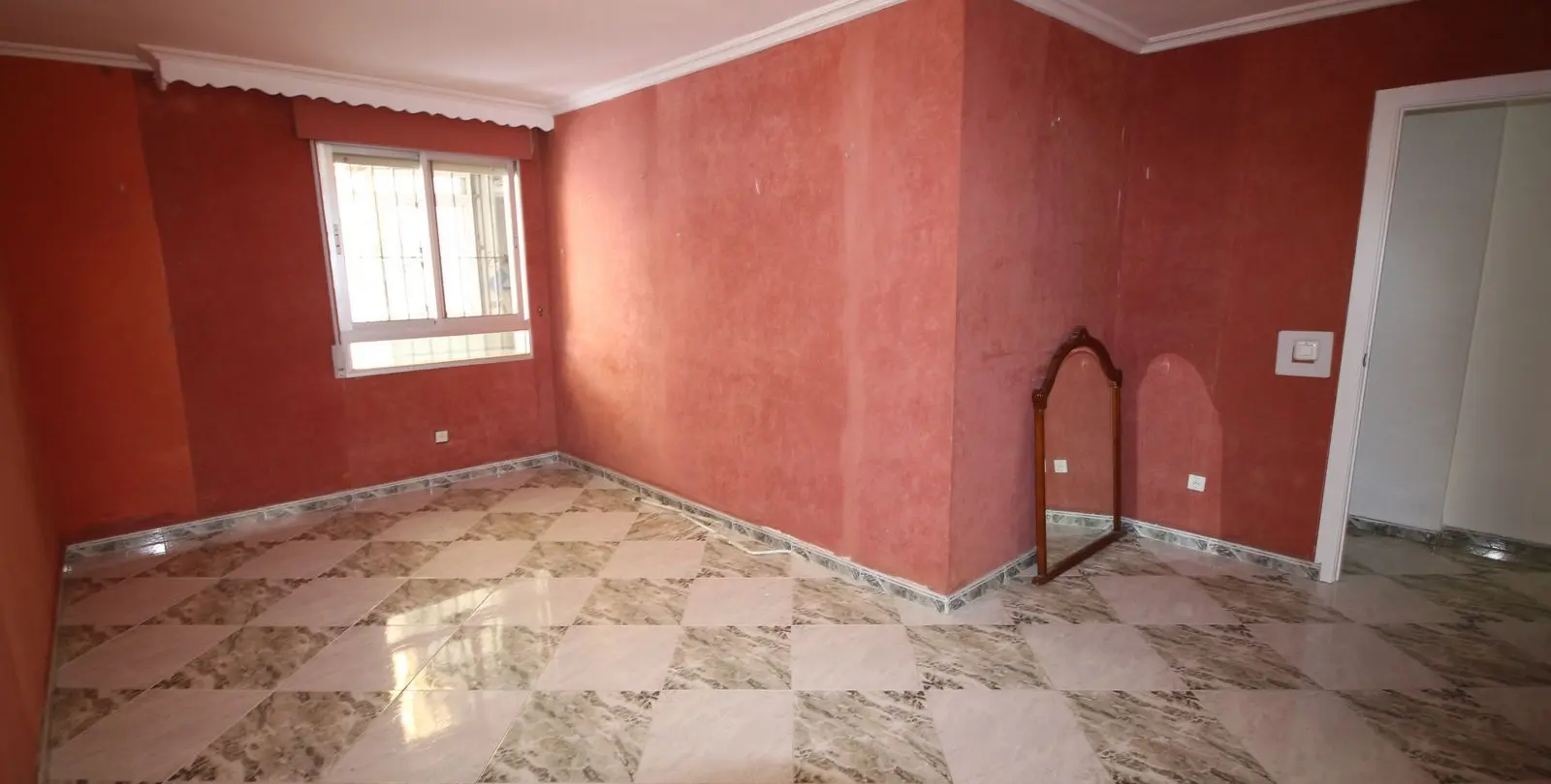 Sale of middle floor apartment in Málaga Centro 17