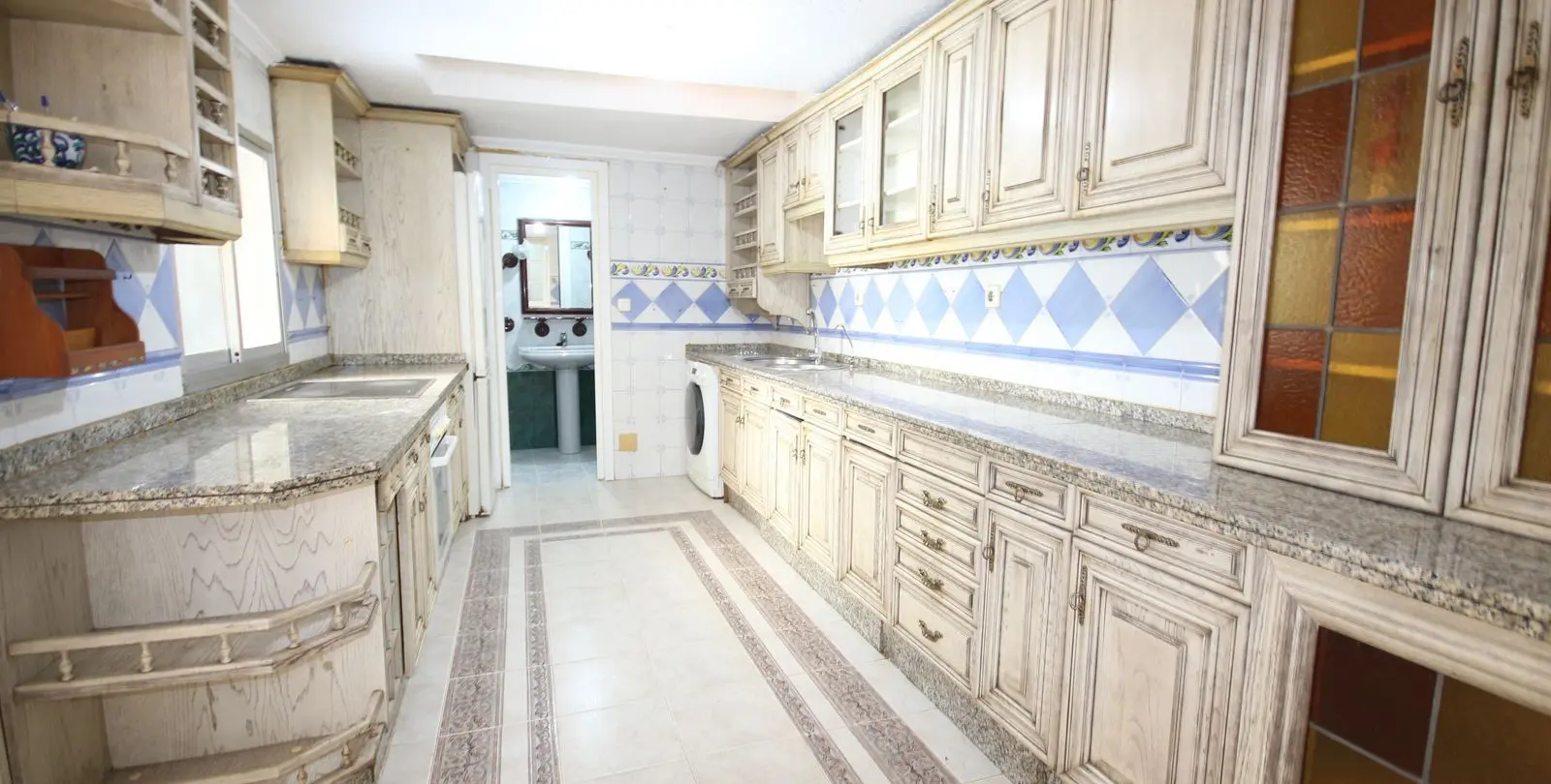 Sale of middle floor apartment in Málaga Centro 23